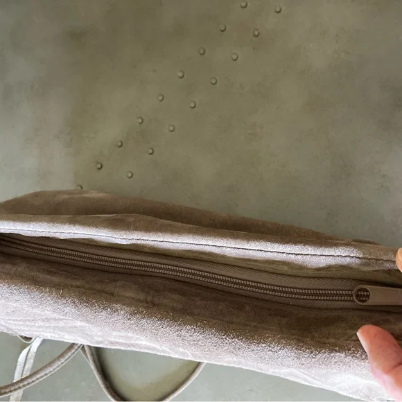 EUC Vintage Colini Suede Clutch with Removable Shoulder Strap, Tassel, Taupe - Picture 8 of 11